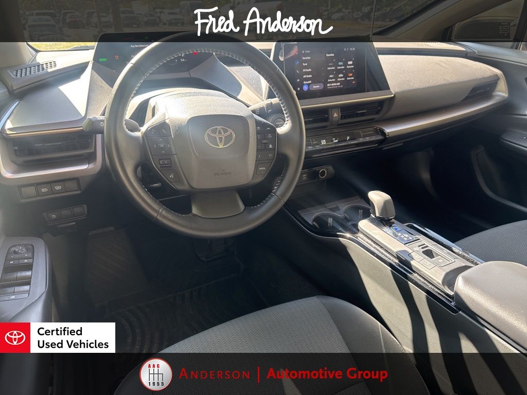 2024 Toyota Prius LE photo 2