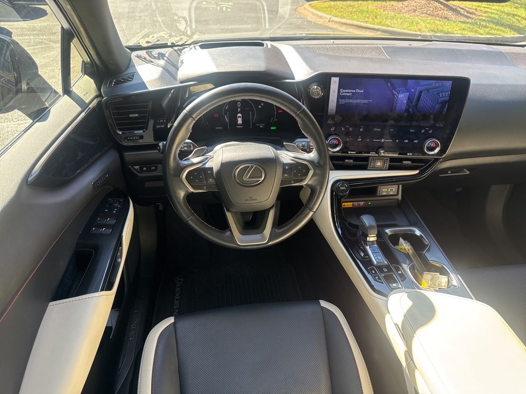 2022 Lexus NX 350h Premium photo 2