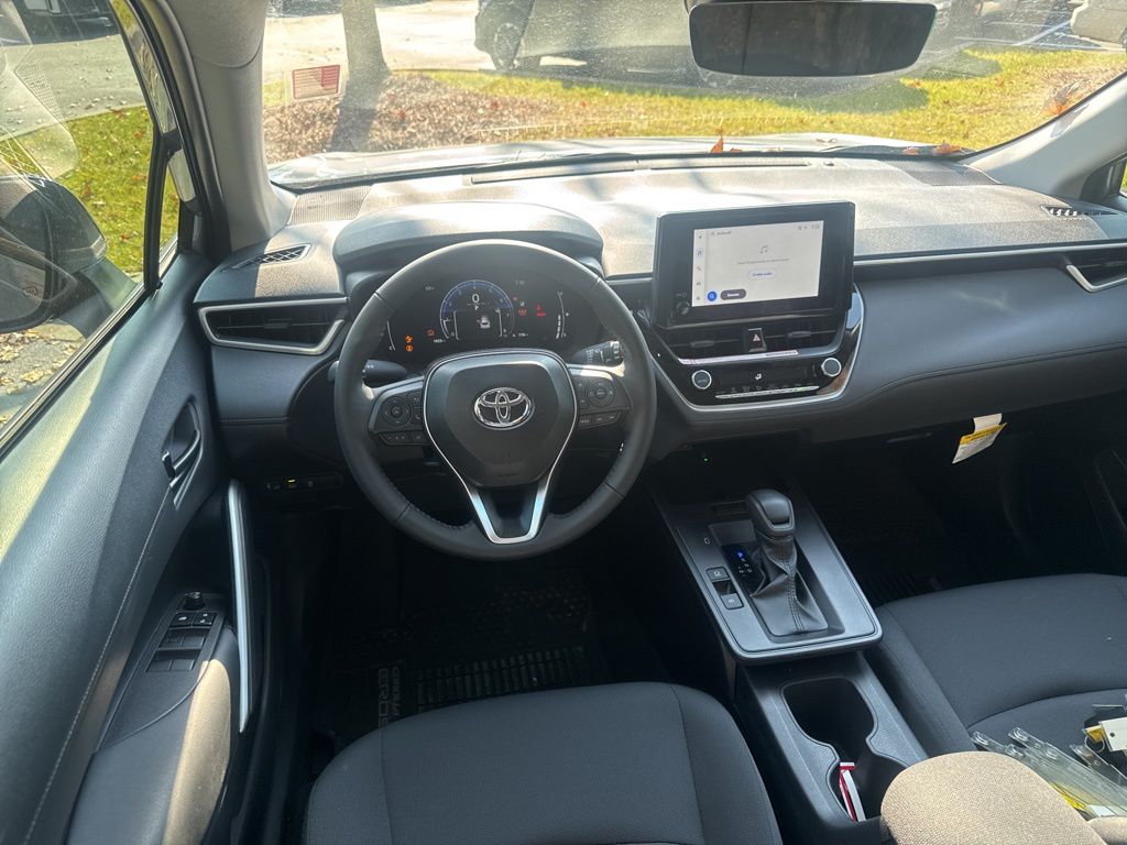 2026 Toyota Corolla Cross LE photo 2