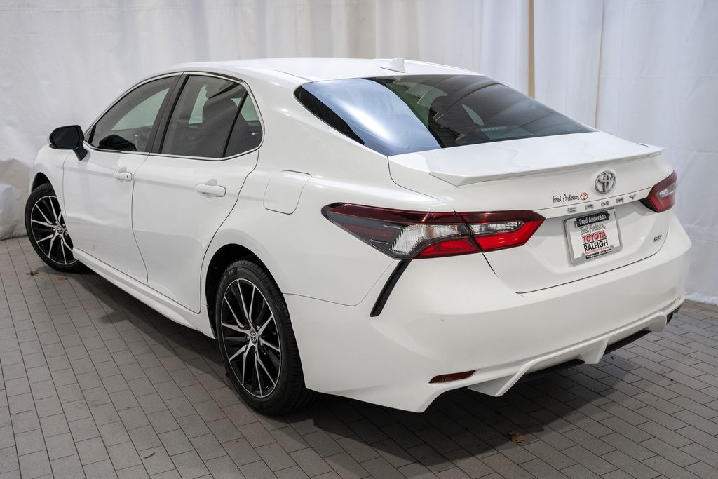 2022 Toyota Camry SE photo 4