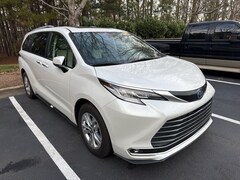 2025 Toyota Sienna Limited Minivan/Van