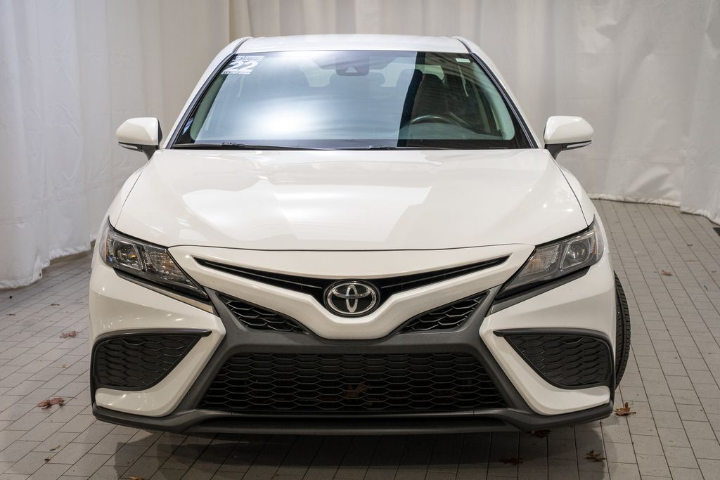 2022 Toyota Camry SE photo 3
