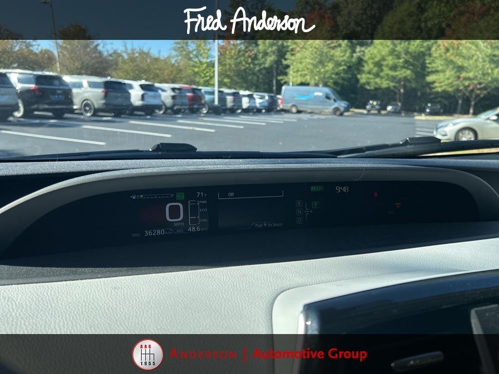 2017 Toyota Prius Four photo 3