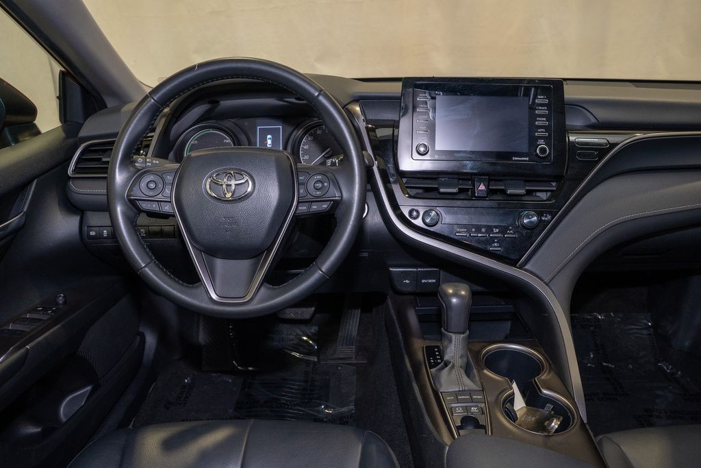 2024 Toyota Camry Hybrid SE photo 2