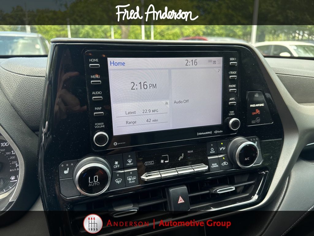 2021 Toyota Highlander XLE photo 4