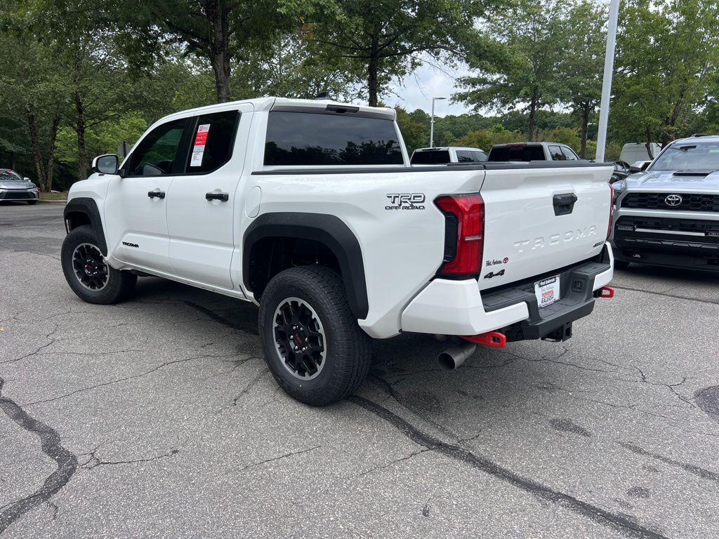 2025 Toyota Tacoma TRD Off-Road photo 4