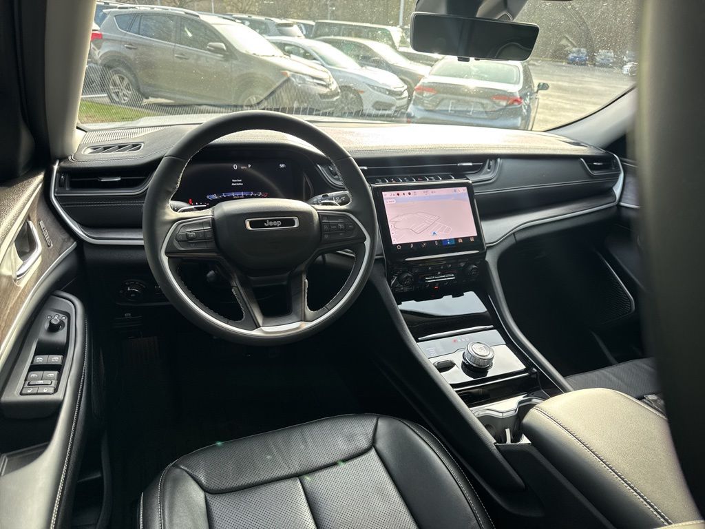 2023 Jeep Grand Cherokee Limited photo 2