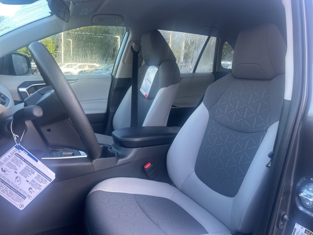 2025 Toyota RAV4 XLE photo 2