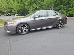 2020 Toyota Camry SE Sedan