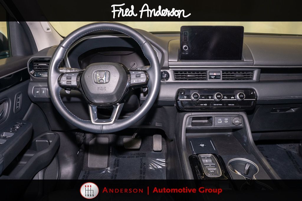 2023 Honda Pilot Touring photo 2