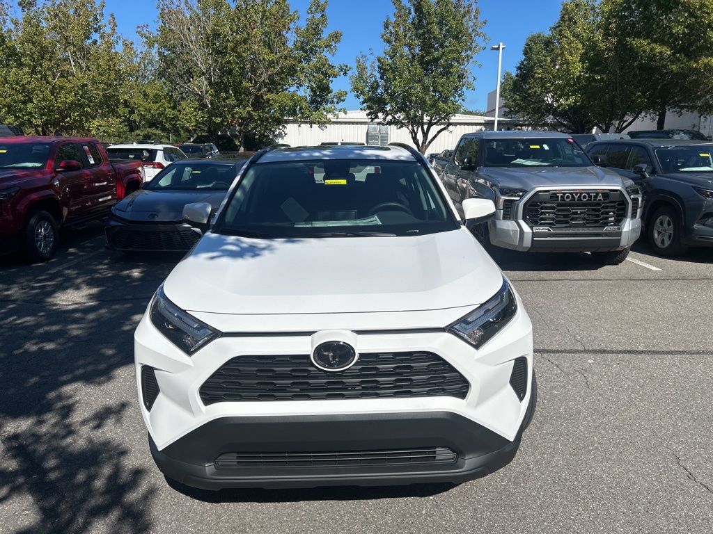 2025 Toyota RAV4 Hybrid XLE photo 2