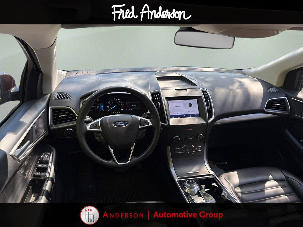 2020 Ford Edge SEL photo 2