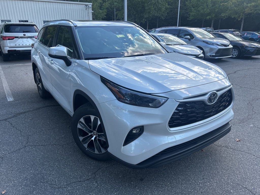 2025 Toyota Highlander Hybrid SUV 