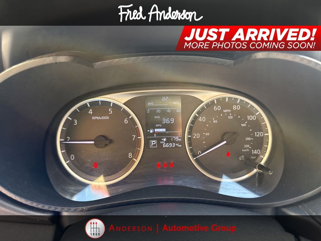 2023 Nissan Versa 1.6 S photo 3