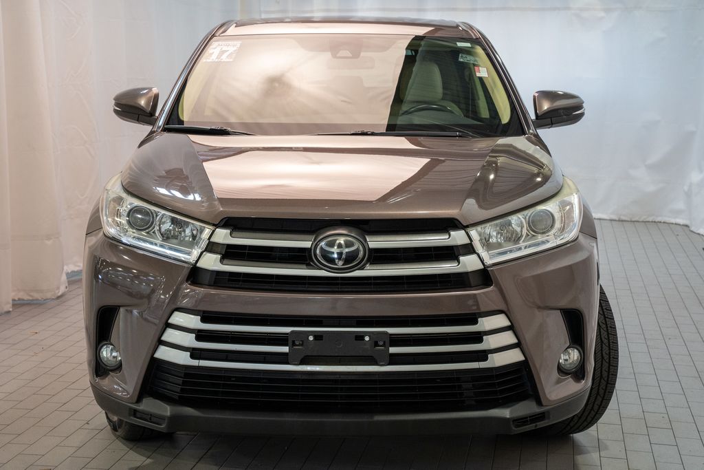 2017 Toyota Highlander LE Plus photo 3