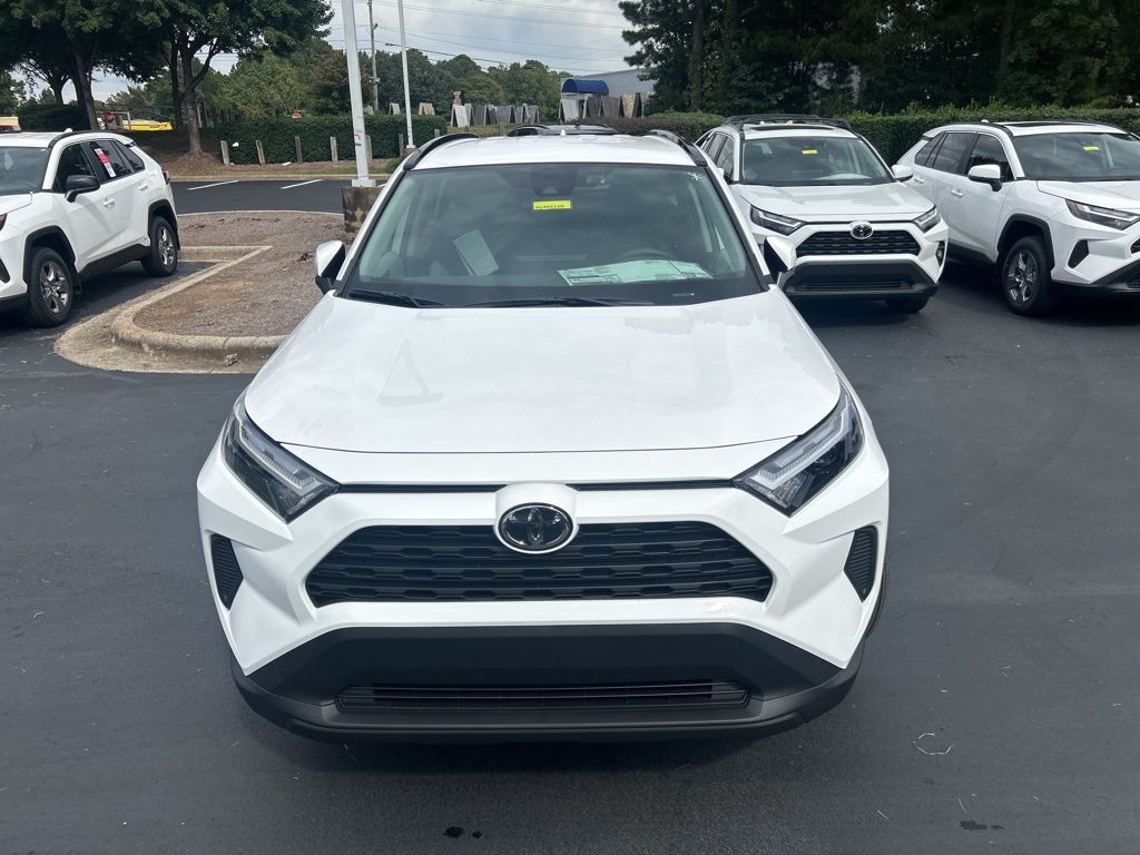 2025 Toyota RAV4 Hybrid XLE photo 2
