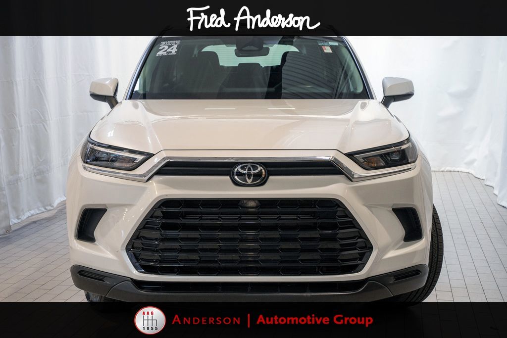 2024 Toyota Highlander Hybrid XLE photo 3