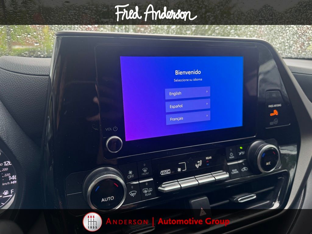 2024 Toyota Highlander LE photo 3