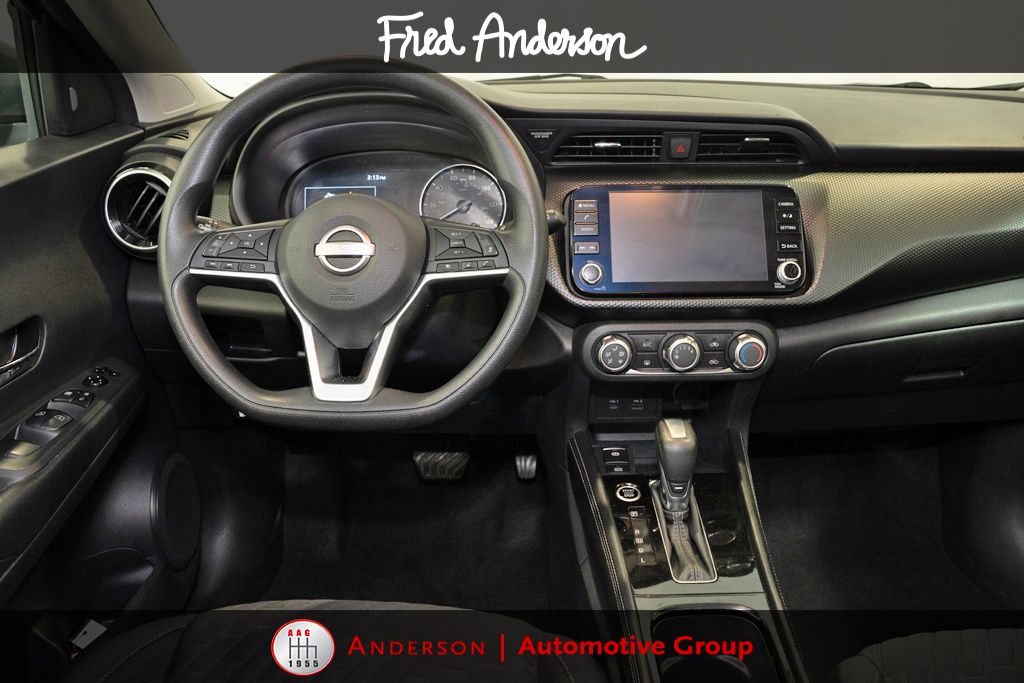 2023 Nissan Kicks SV photo 2