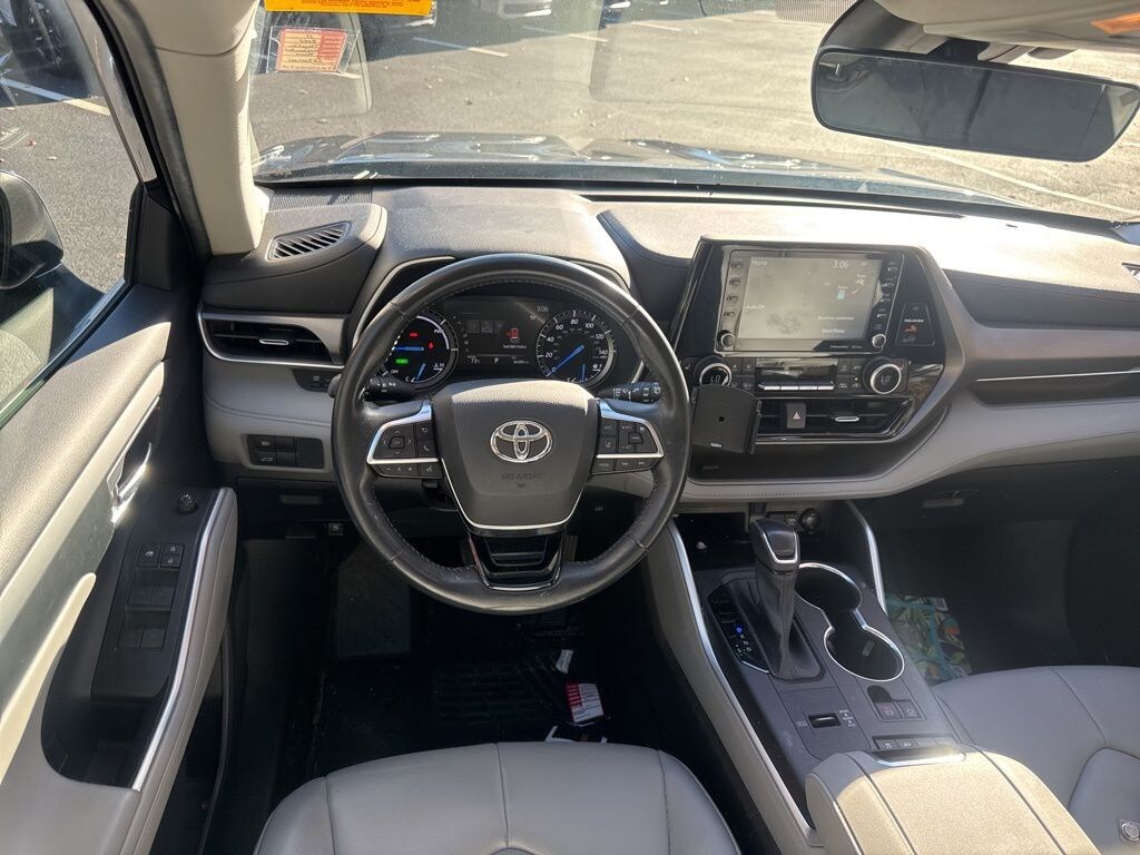 Used 2021 Toyota Highlander Hybrid XLE SUV