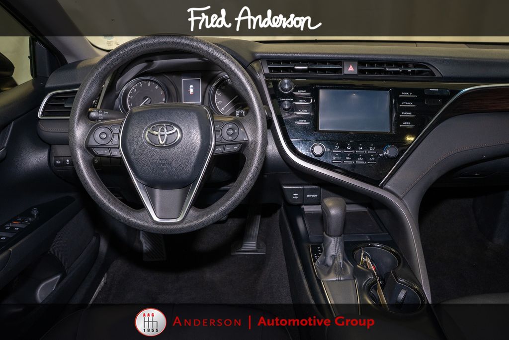 2018 Toyota Camry LE photo 2