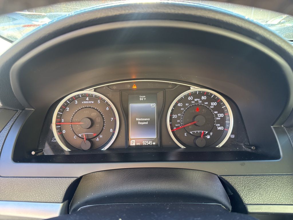 2017 Toyota Camry SE photo 3