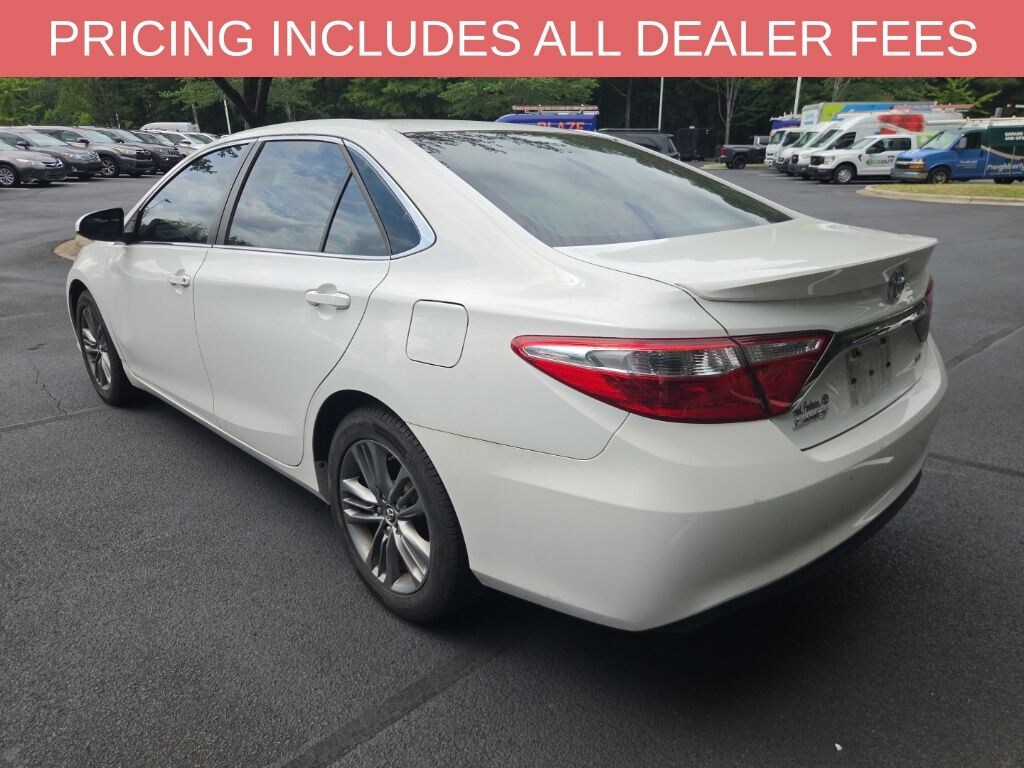 Used 2015 Toyota Camry SE Sedan