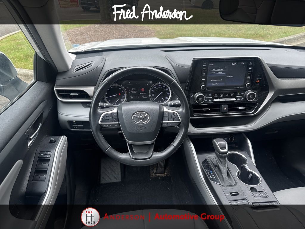 2022 Toyota Highlander XLE photo 2