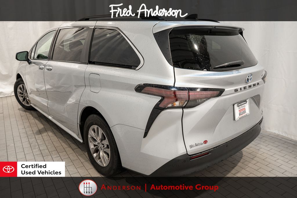 2024 Toyota Sienna XLE photo 4