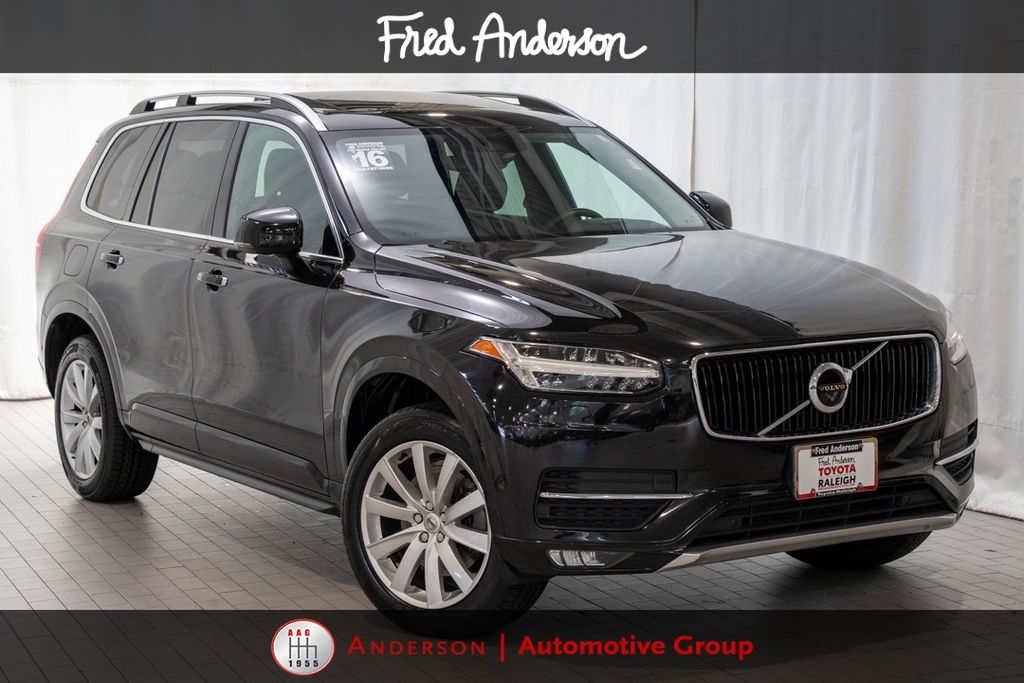 2016 Volvo XC90 T6 AWD Momentum's photo