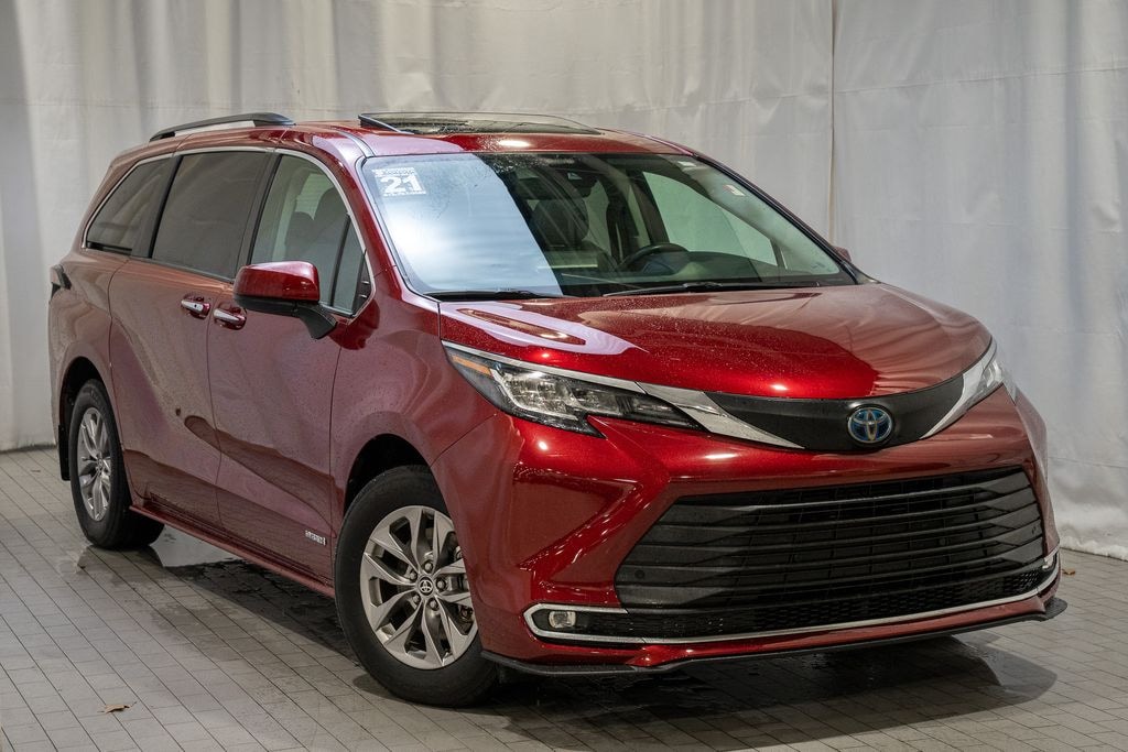 Used 2021 Toyota Sienna XLE Minivan/Van