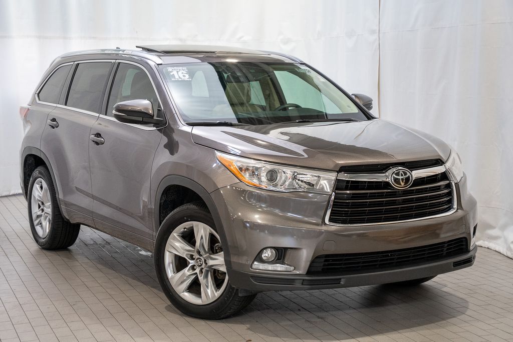 2016 Toyota Highlander Limited Platinum's photo
