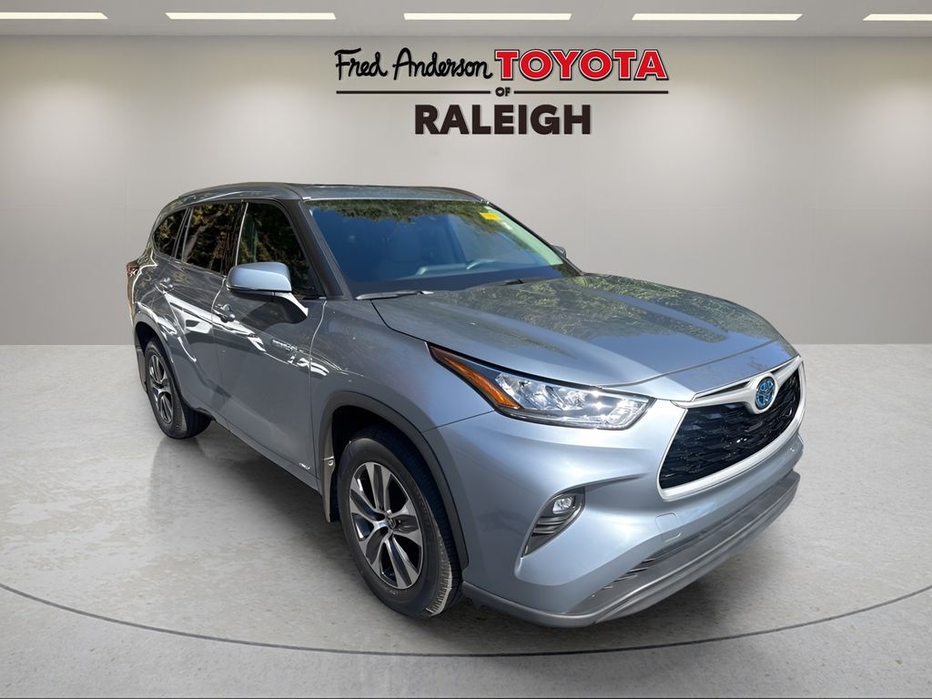 2020 Toyota Highlander Hybrid SUV  2020 Toyota Highlander Hybrid SUV