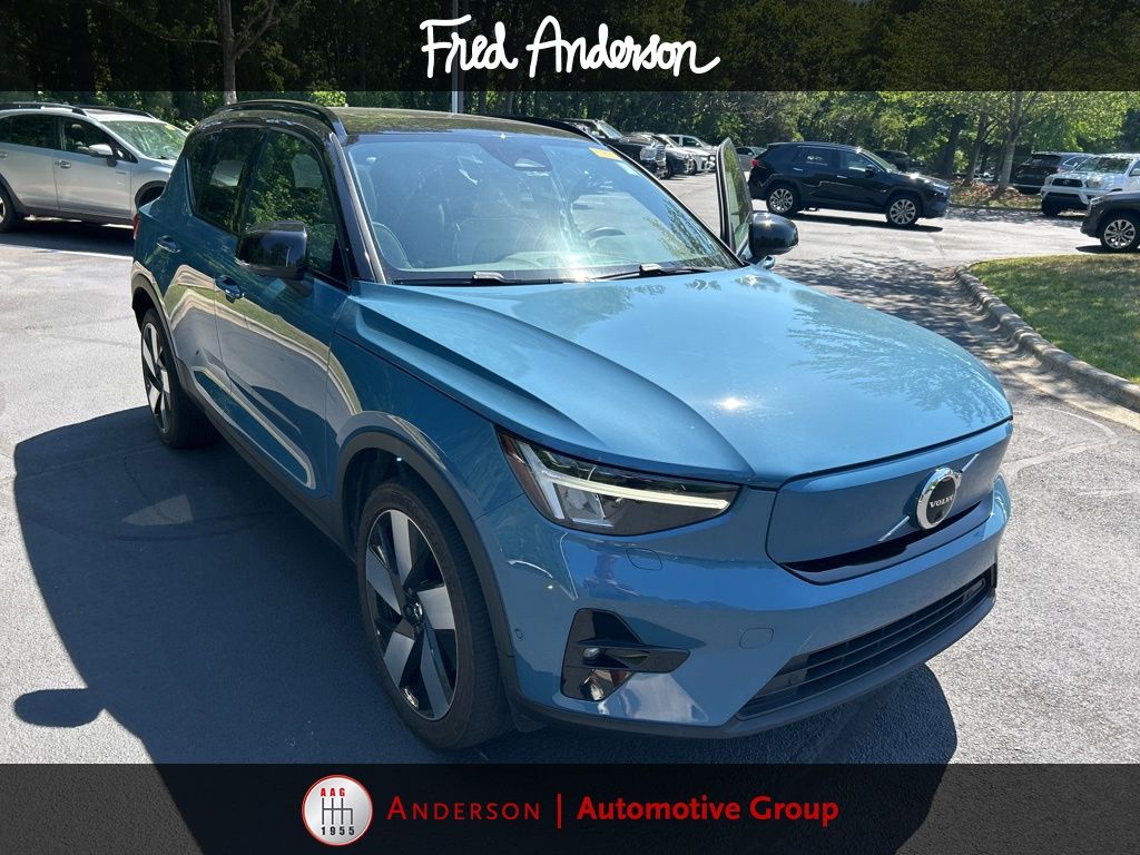 2023 Volvo XC40's photo
