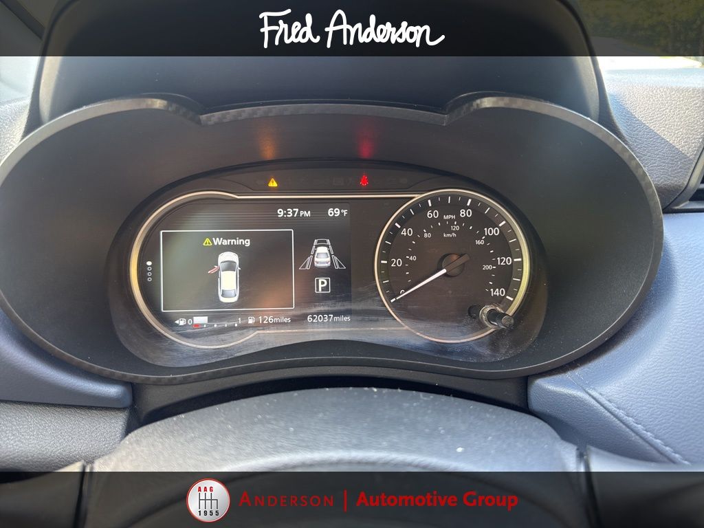 2023 Nissan Versa 1.6 SV photo 3