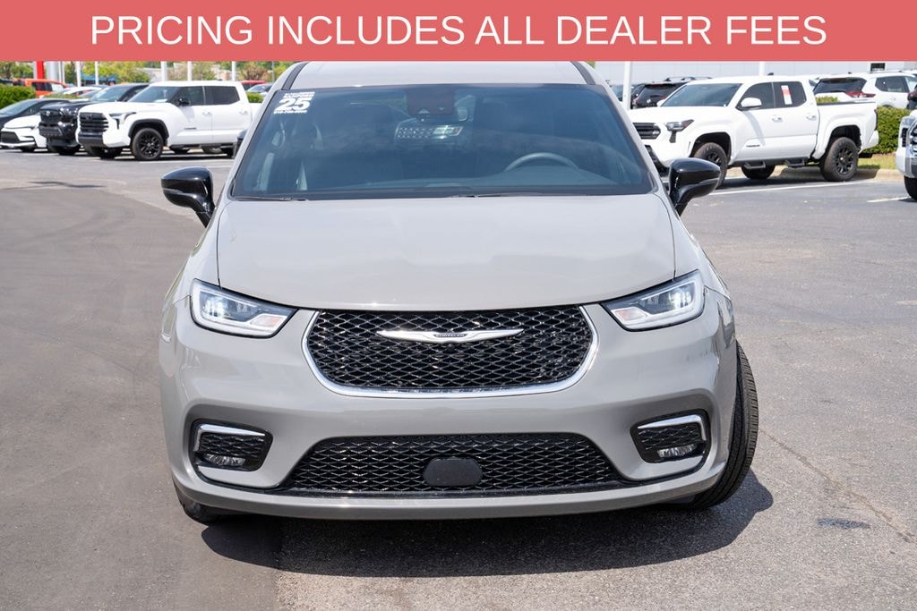 Used 2025 Chrysler Pacifica Select Minivan/Van