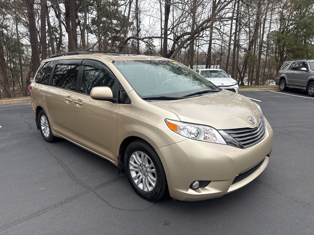 Used 2014 Toyota Sienna XLE Minivan/Van