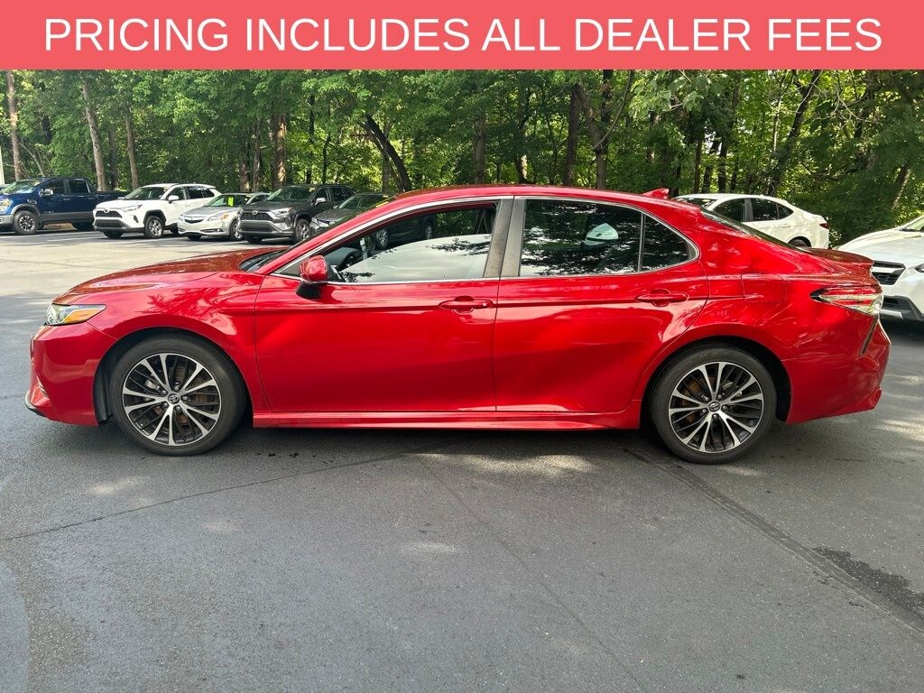 Used 2020 Toyota Camry SE Sedan