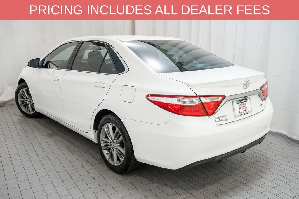 Used 2015 Toyota Camry SE Sedan
