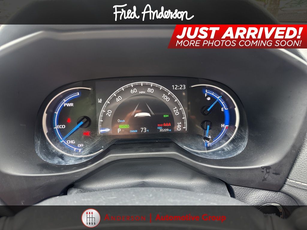 2024 Toyota RAV4 Hybrid XLE photo 3