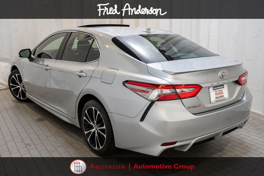 Used 2019 Toyota Camry SE Sedan