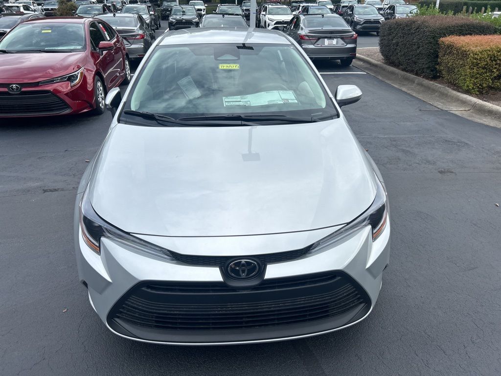 2026 Toyota Corolla LE photo 2