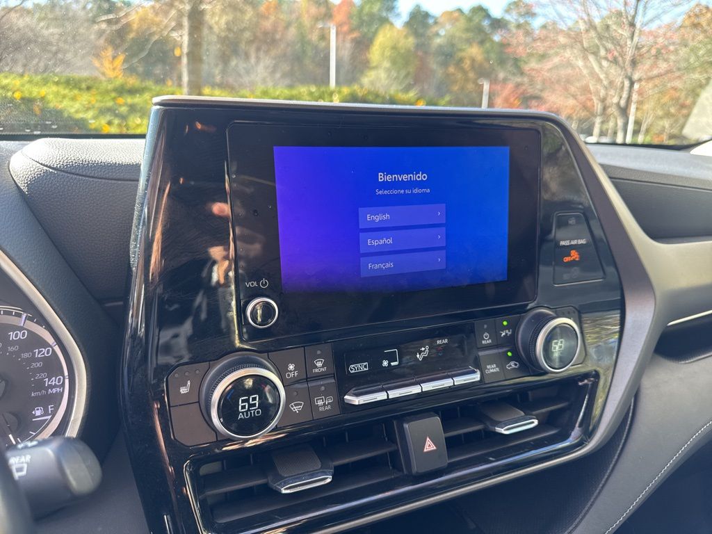 2023 Toyota Highlander XLE photo 4