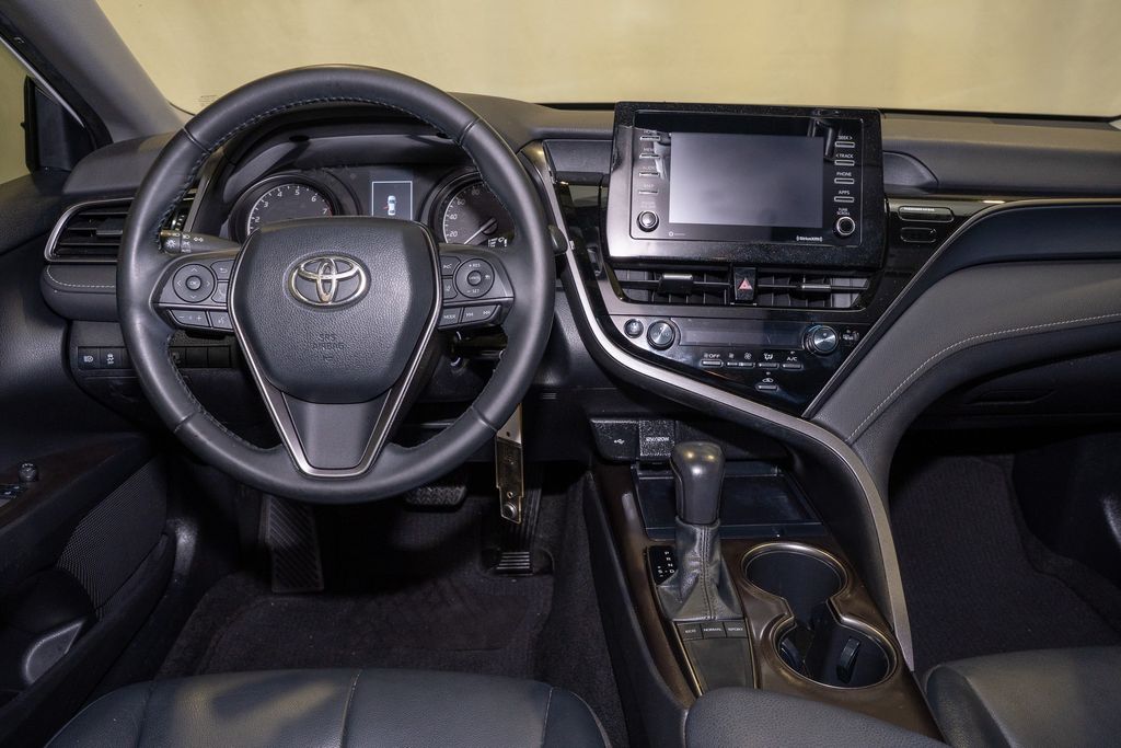 2022 Toyota Camry SE photo 2