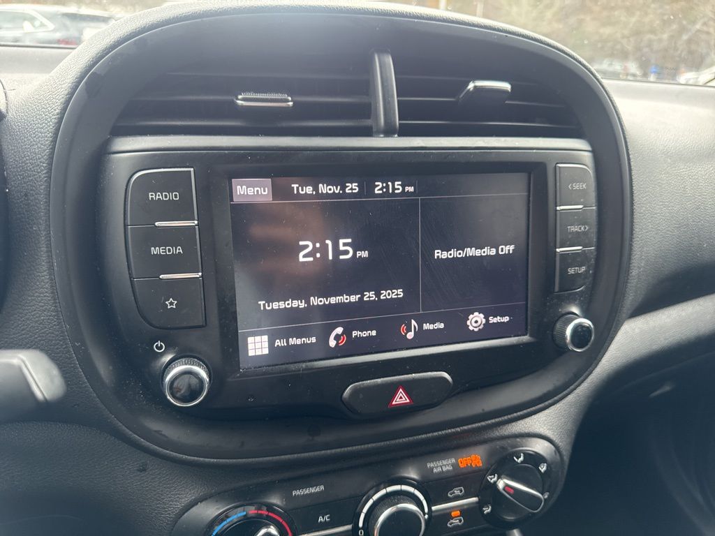 2023 Kia Soul LX photo 3