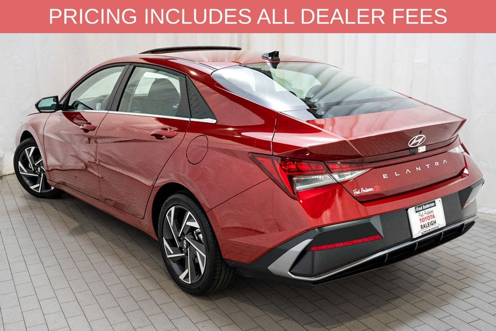 Used 2025 Hyundai Elantra SEL Convenience Sedan