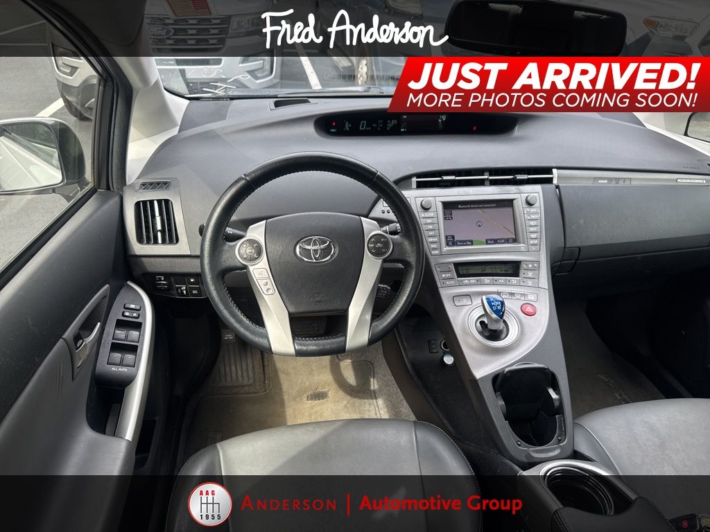 2015 Toyota Prius Plug-in Advanced photo 2