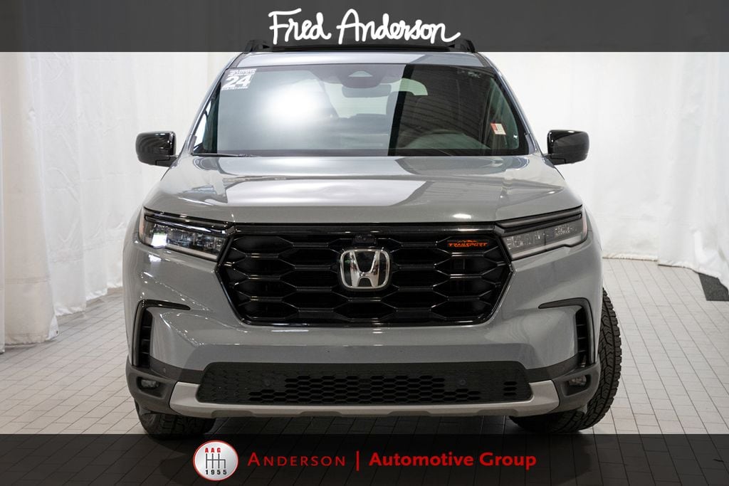 Used 2024 Honda Pilot TrailSport SUV