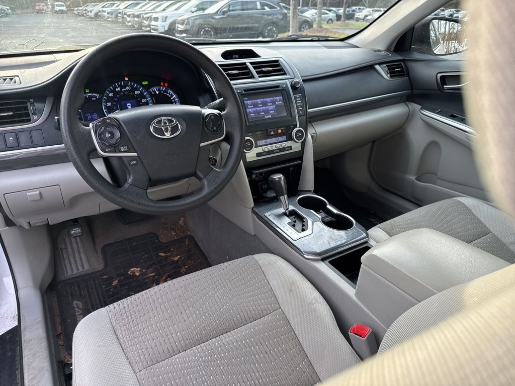 Used 2014 Toyota Camry Hybrid LE Sedan