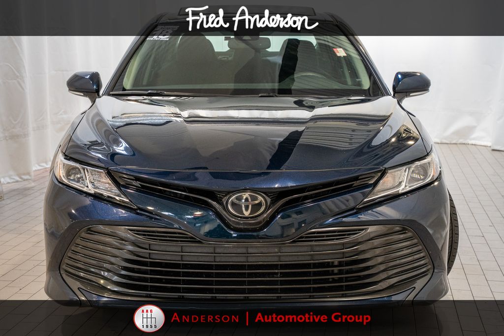 2018 Toyota Camry LE photo 3